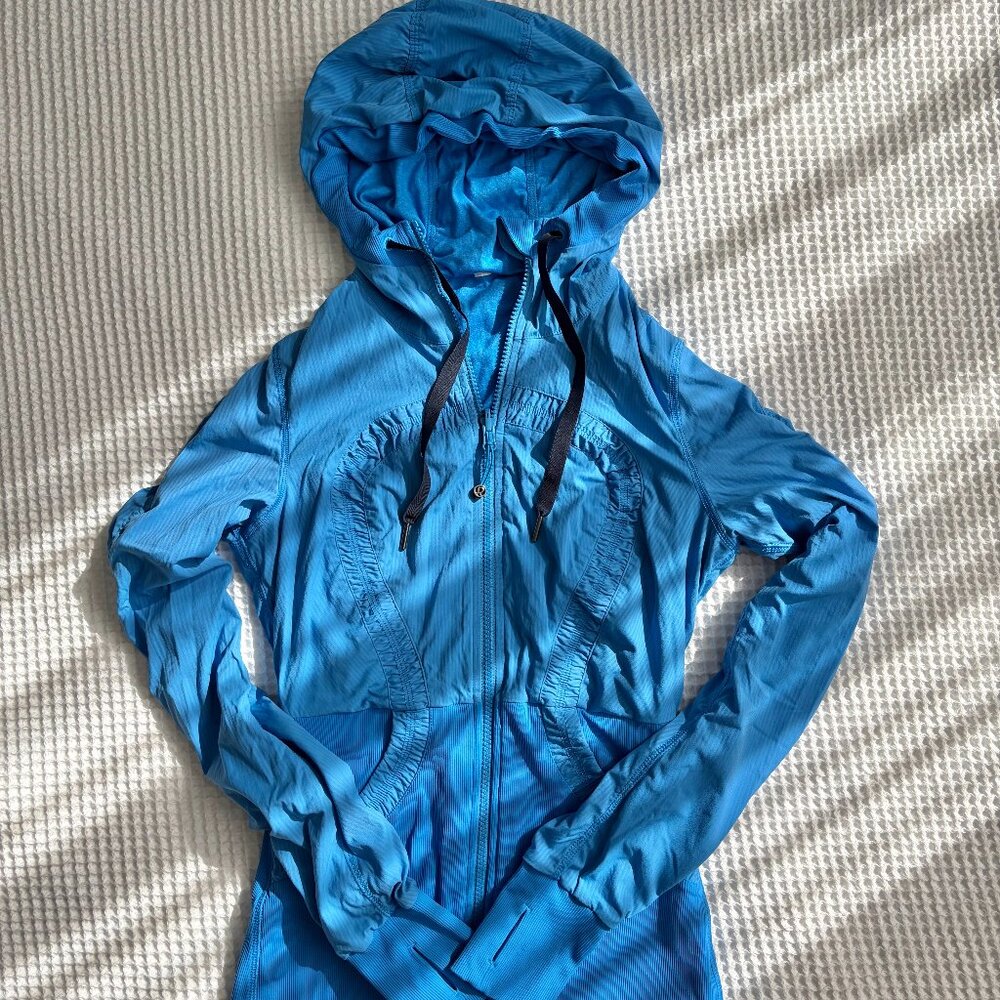 Lululemon Reversible Dance Studio Jacket – Cornflower Blue – Size 6